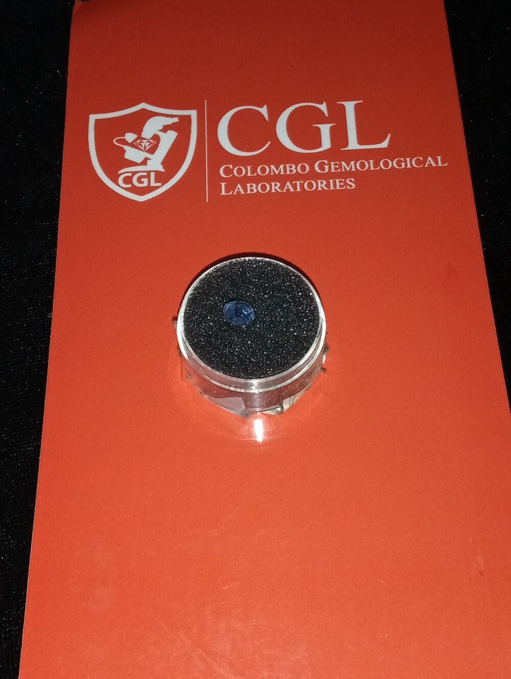 CGL Certified Heat Only 1.37ct Oval Blue Sapphire - Picture 8 of 11